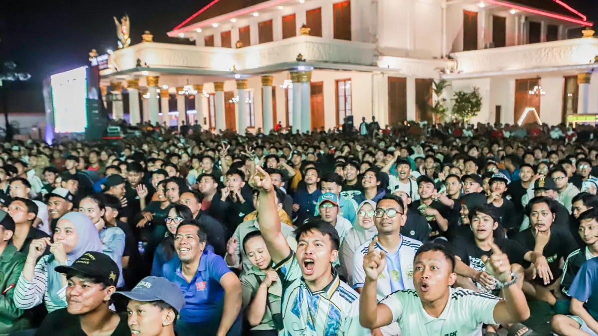 Nobar Final Piala Dunia Di Surabaya - Image