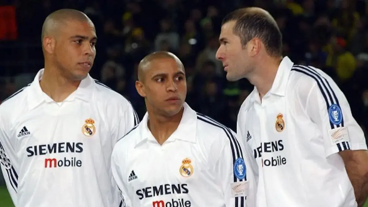 Ronaldo Nazario (kiri), Roberto Carlos (tengah), dan Zinadine Zidane. (Dok Pasionfutbol) - Image
