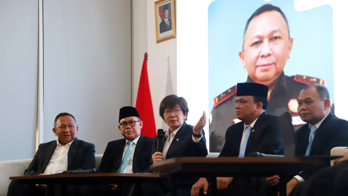 Wakil Kepala Badan Gizi Nasional (BGN) Agustina Arumsari bersama Trenggono mengumumkan lima pejabat baru BGN di kantor BGN, Jakarta Pusat, Selasa (21/7/2026). (Dery Ridwansah/ JawaPos.com)