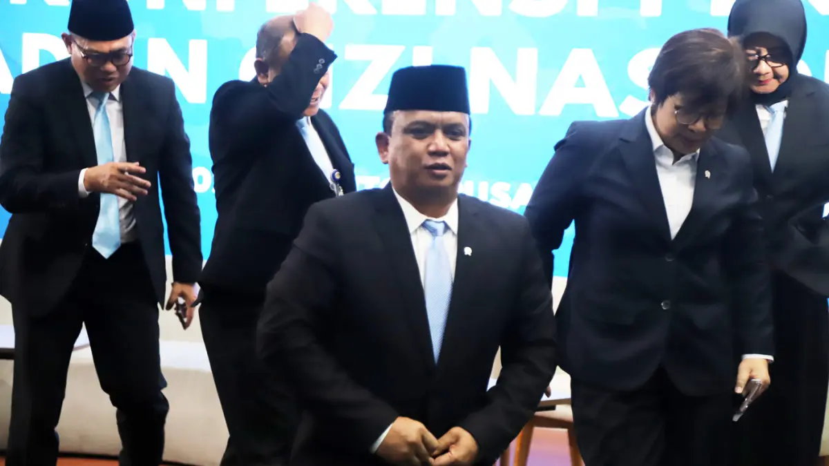 Wakil Kepala Badan Gizi Nasional (BGN) Agustina Arumsari bersama Trenggono mengumumkan lima pejabat baru BGN di kantor BGN, Jakarta Pusat, Selasa (21/7/2026). (Dery Ridwansah/ JawaPos.com)