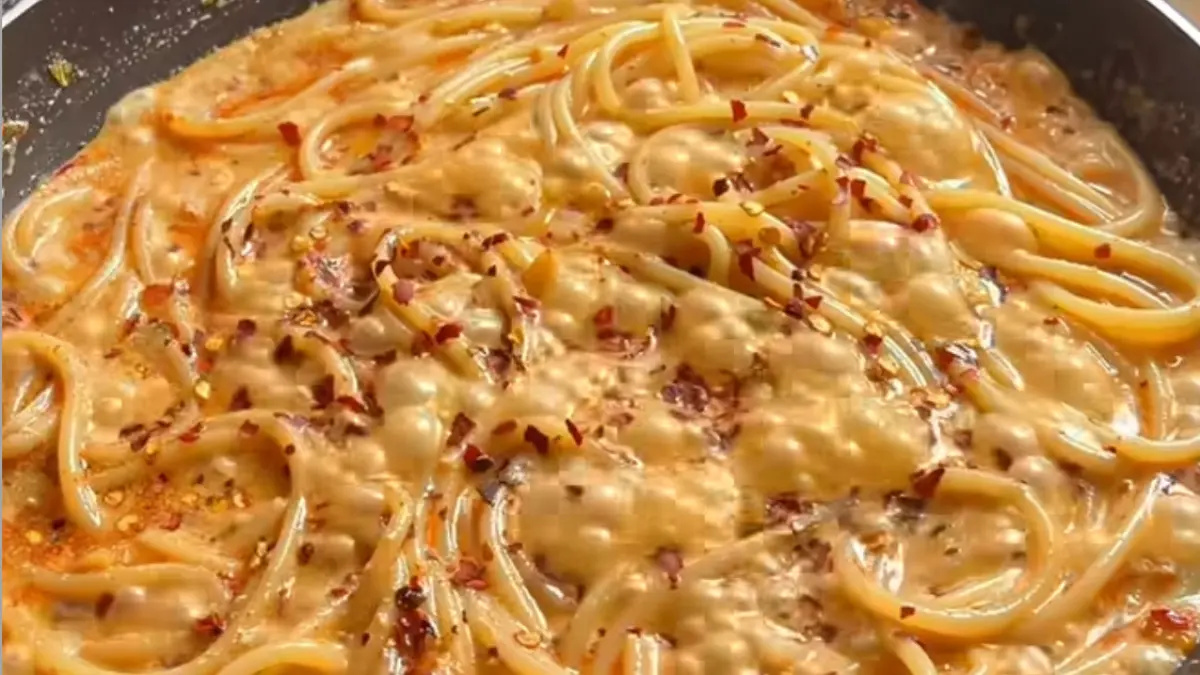 Potret garlic butter chili pasta yang creamy, gurih, dan pedas yang bisa siap dalam 10 menit. (Sumber: instagram.com/@gaya.cookss) - Image