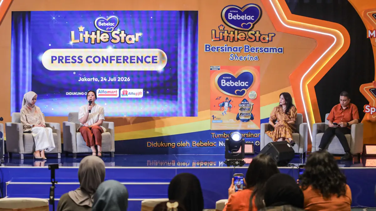 (Ki-ka) Psikolog Anak dan Keluarga Ayoe Sutomo, Marketing Manager Bebelac, Ceasyalya Tahara, Penyanyi, Aktris, dan Sosok Inspiratif Bebelac Little Star 2026, Sherina, dan General Manager Marketing Alfamart, Yosia Andika Pakiding saat acara Bebelac Little