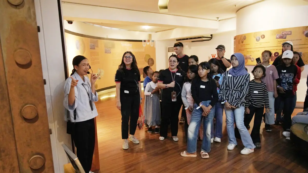 Memperingati Hari Anak Nasional Dengan Mengajak Anak Pekerja Sampah Jelajahi Sejarah Kota Tua Jakarta - Image