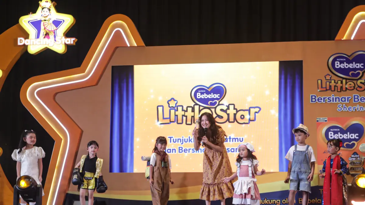 Penyanyi, Aktris, dan Sosok Inspiratif Bebelac Little Star 2026 Sherina bernyanyi bersama anak saat acara Bebelac Little Star 2026 di Jakarta, Jumat (24/7/2026). (Salman Toyibi/Jawa Pos)