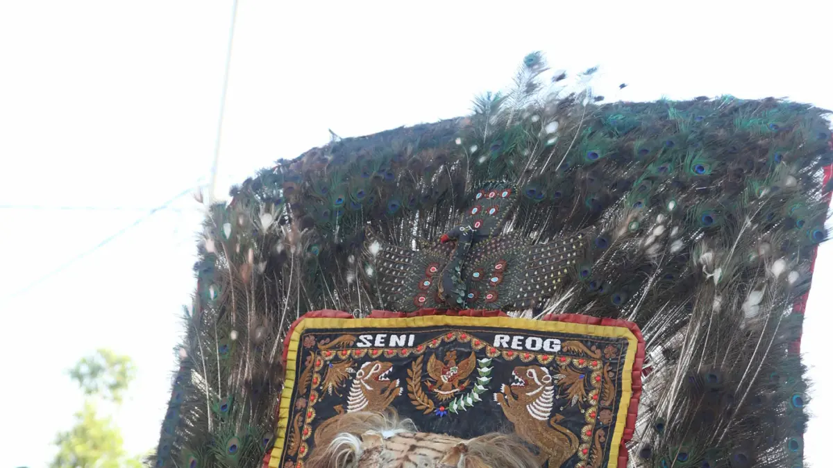 Panggung terbuka Taman Bahari Mojopahit Kota Mojokerto riuh oleh tepuk tangan penonton pada Minggu sore (26/7/2026) kemarin. Ratusan warga memadati area TBM tersebut menyaksikan pertunjukan seni tradisi Kuda Lumping, Reog, dan Bantengan yang digelar oelh