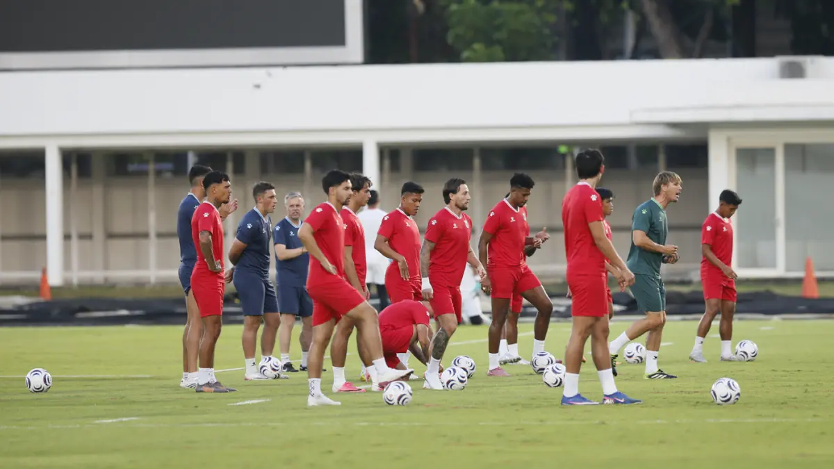 Pesepak bola Timnas Indonesia mengikuti sesi latihan di Stadion Madya, Komplek Olahraga Gelora Bung Karno, Jakarta, Minggu (26/7/2026). (Dery Ridwansah/ JawaPos.com)