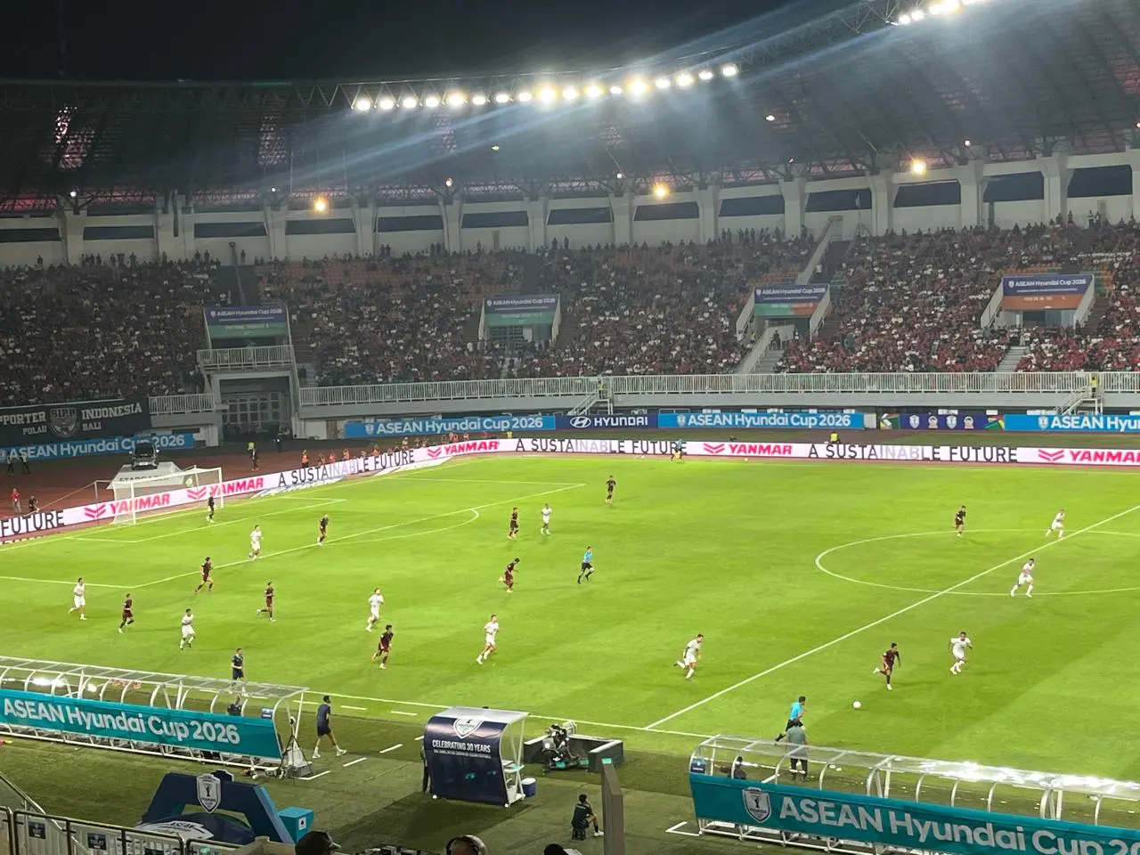 Suasana pertandingan babak pertama Timnas Indonesia vs Kamboja di Stadion Pakansari. (Andika Rachmansyah/JawaPos.com)