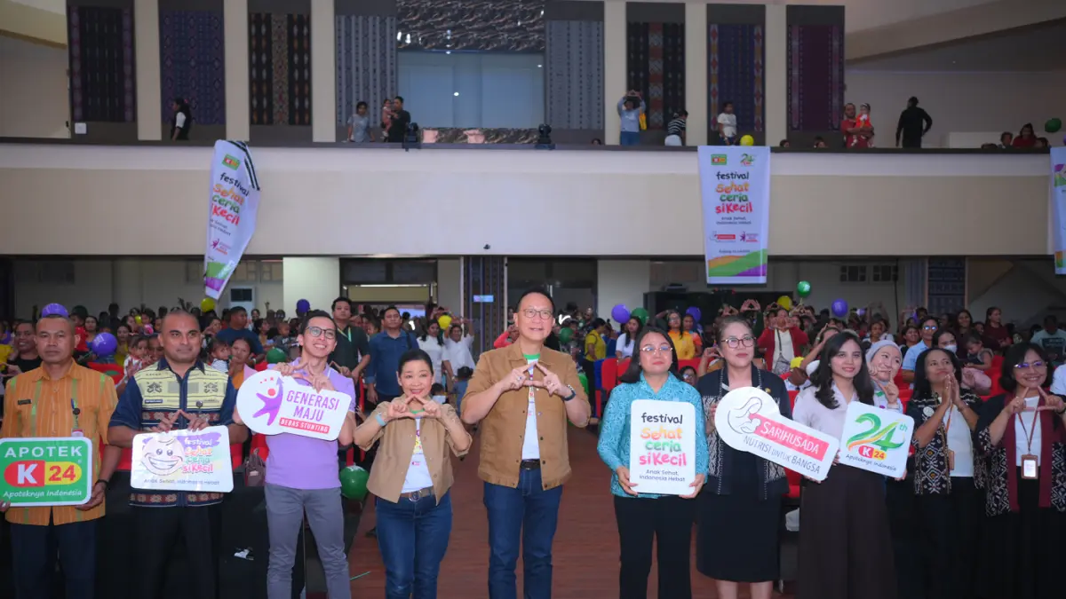 Foto bersama kegiatan edukatif bertajuk "Festival Sehat Ceria si Kecil" di Aula El Tari, Kota Kupang (23/7).