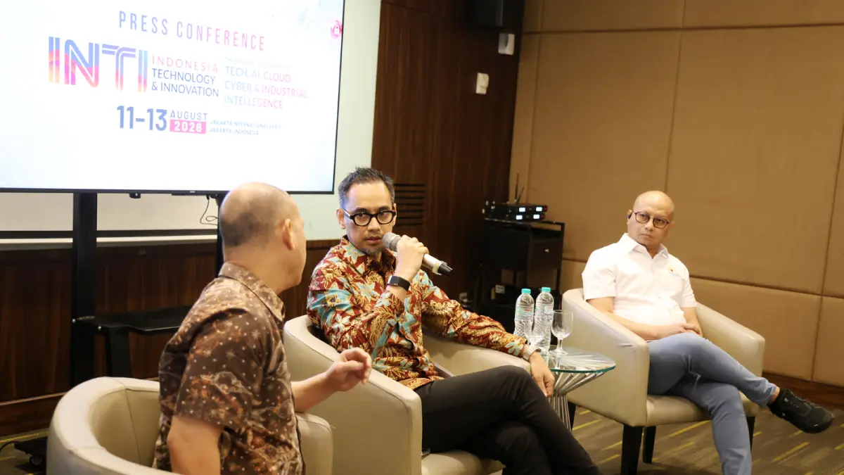 Kepala Bidang Ekonomi Digital Kamar Dagang Industri Indonesia Firlie. H Ganinduto bersama Wakil Kepala Badan Ekosistem Digital Kadin , Jamalul Izza, Direktur Indonesia Technology Innovation (INTI) Hendry Bunardy