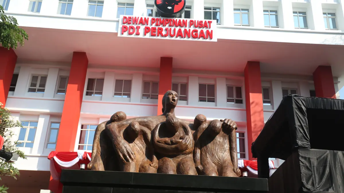 Monumen Kudatuli dan tabur bunga di DPP PDI Perjuangan, Jakarta, Senin (27/7/2026). (Dery Ridwansah/ JawaPos.com)