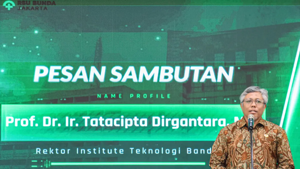 Rektor ITB Prof. Dr. Ir. Tatacipta Dirgantara, M.T. memberikan sambutan dalam peluncuran Buku Ajar Bedah Robotik Ginekologi di RSU Bunda Jakarta, Menteng, Jakarta Pusat (27/07/2026). (Hanung Hambara/Jawa Pos)
