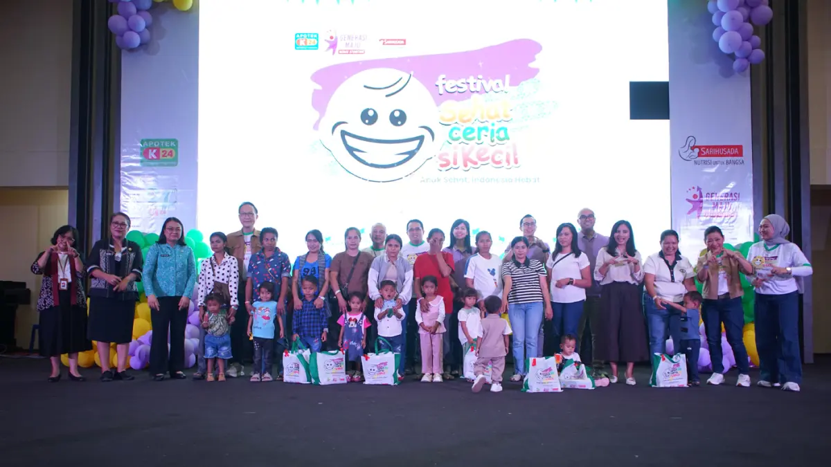 Serah terima simbolis donasi nutrisi kepada anak-anak di Kota Kupang dalam kegiatan "Festival Sehat Ceria si Kecil" di Aula El Tari.