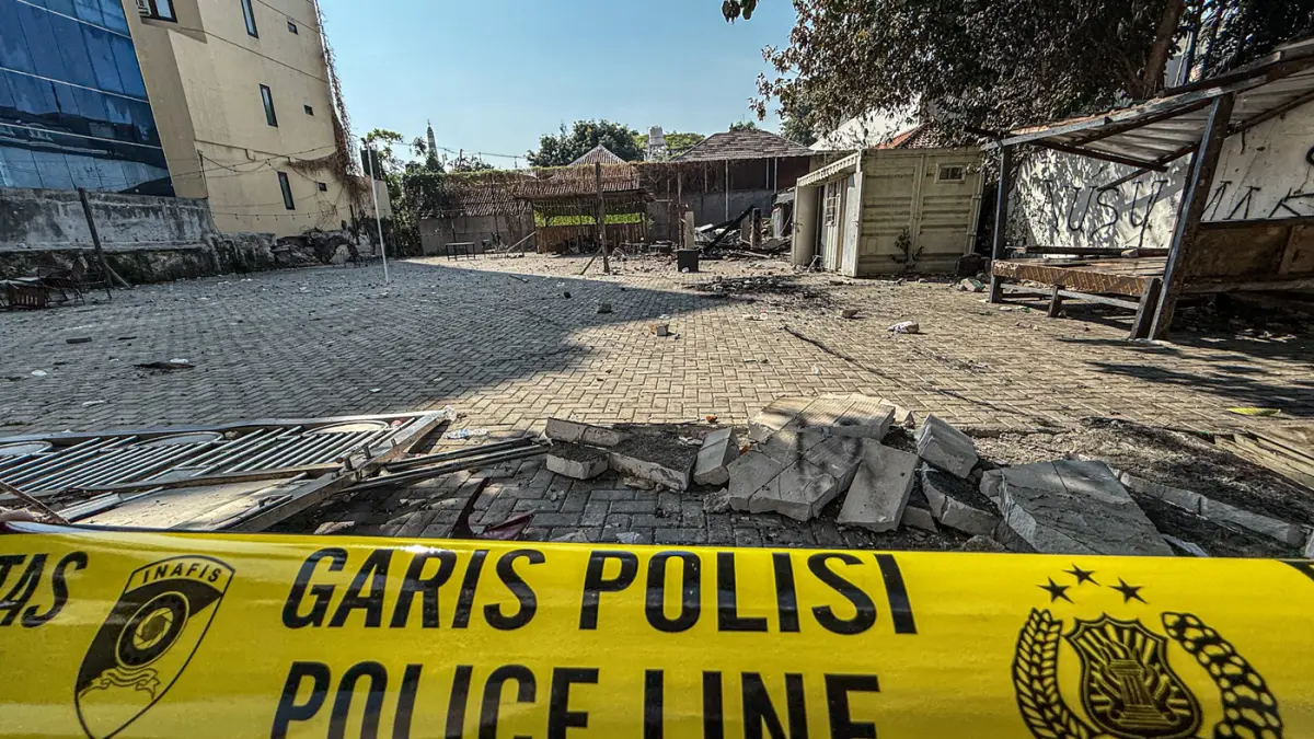 TKP kerusuhan antar kelompok di Jalan Proklamasi, Menteng, Jakarta, Senin (27/07/2026). (Hanung Hambara/Jawa Pos)