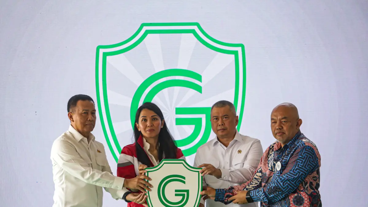 (kiri ke kanan), Dirjen Perhubungan Darat Kementerian Perhubungan Irjen Pol. (Purn) Aan Suhanan, Chief of Public Affairs Grab Indonesia Tirza Munusamy, Menteri Perhubungan RI Dudy Purwagandhi dan Sekretaris Jenderal Asosiasi Industri Sepeda Motor (AISI) H