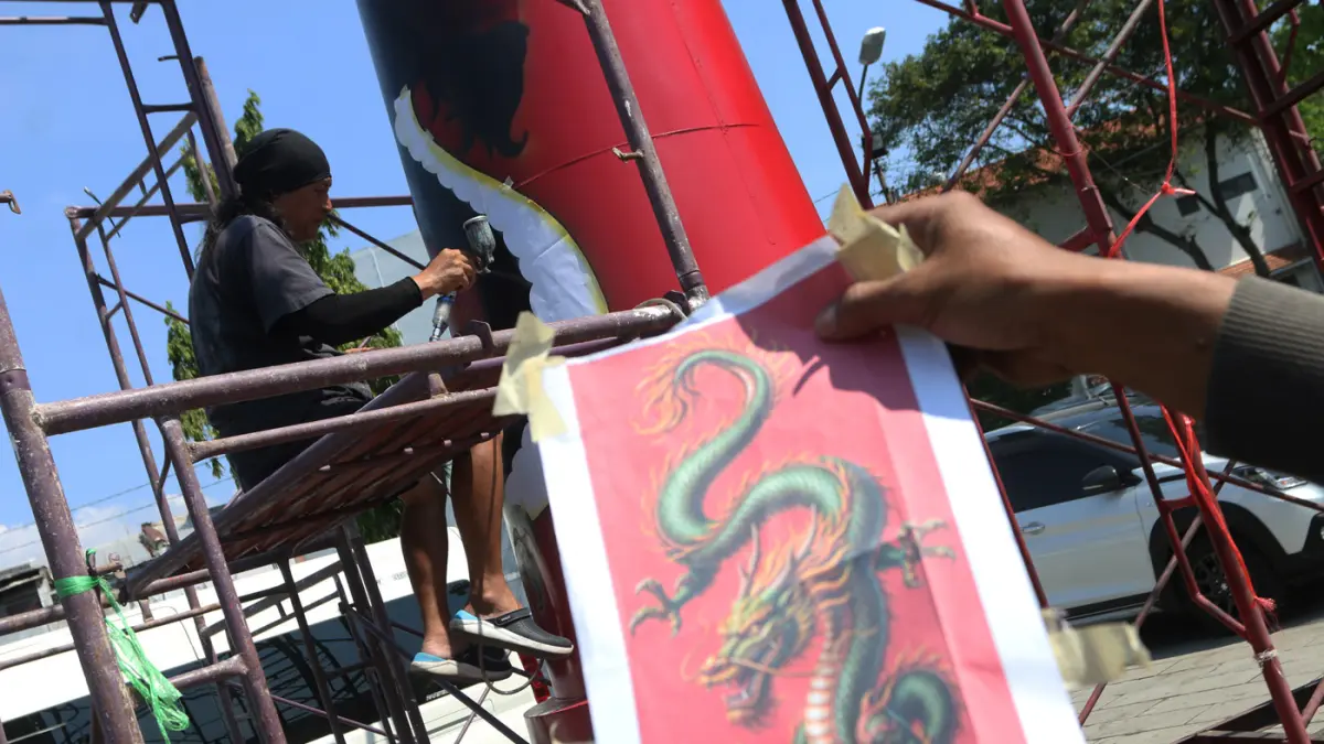 Airbrush untuk mempercantik tampilan,Juga menghadirkan karakter pada setiap karya melalui perpaduan warna, dimensi, dan ekspresi sehingga objek terlihat lebih hidup, Kota Semarang, Senin (27/7/2026). (Nur Chamim/Jawa Pos Radar Semarang)