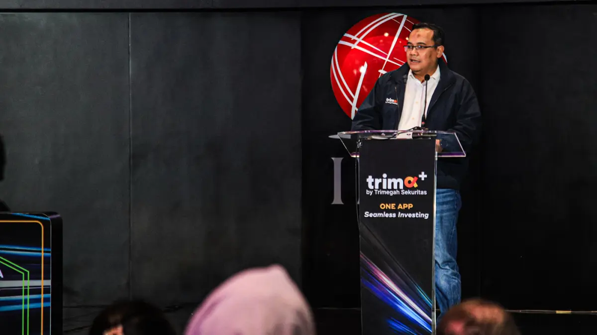 Direktur PT Trimegah Sekuritas Indonesia Tbk ("Trimegah"), Anung Rony Hascaryo, memberi sambutan saat peluncuran pembaruan aplikasi investasi digital Trima+ di Jakarta, Selasa (28/7/2026). (Hanung Hambara/Jawa Pos)