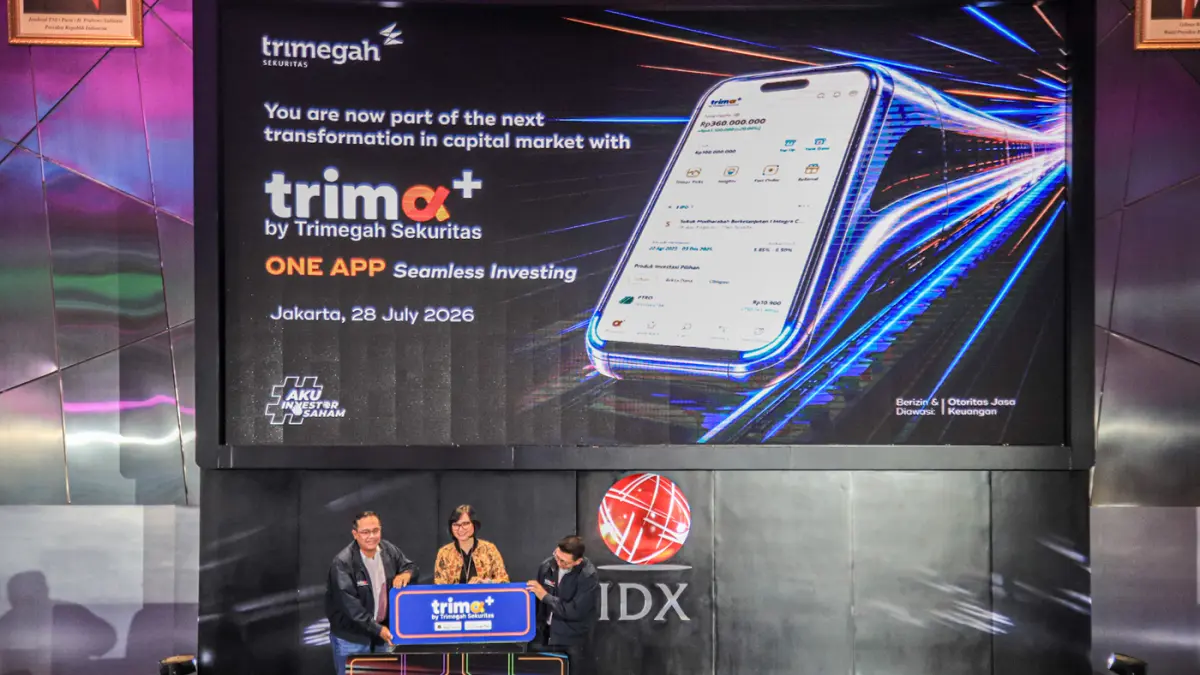 Dari kiri Direktur PT Trimegah Sekuritas Indonesia Tbk ("Trimegah"), Anung Rony Hascaryo, Direktur Surat Utang Negara (SUN) Kemenkeu Novi Puspita Wardani berfoto saat peluncuran pembaruan aplikasi investasi digital Trima+ di Jakarta, Selasa (28/7/2026). (