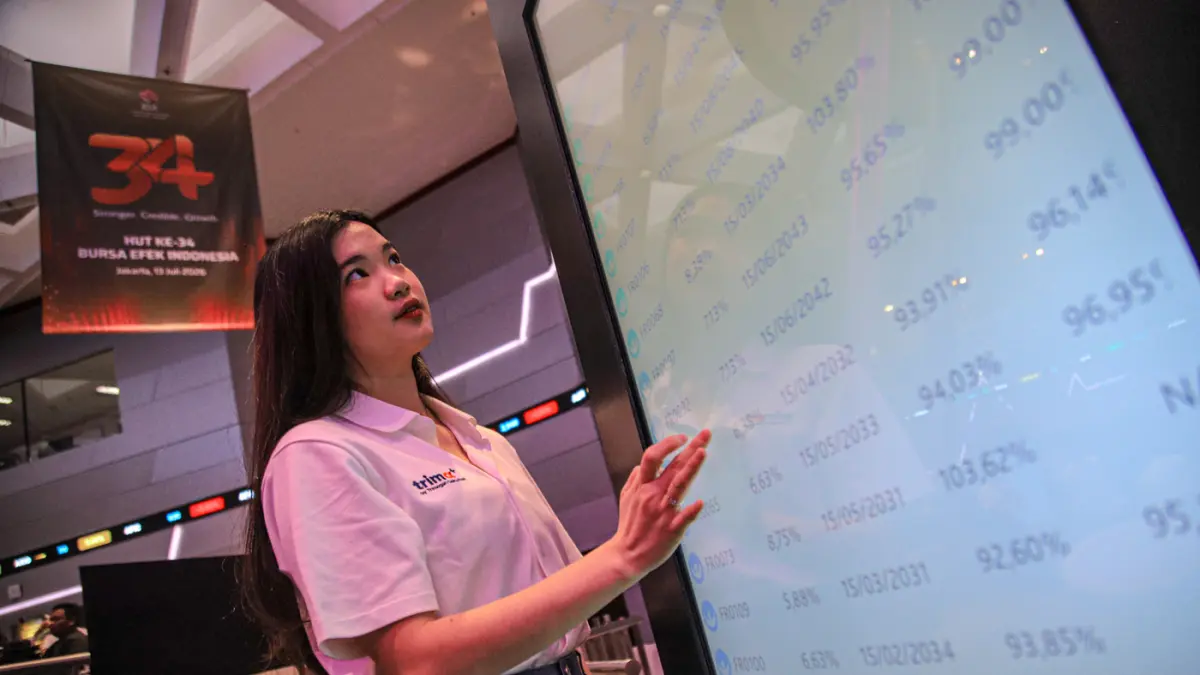 Pengunjung melihat aplikasi peluncuran pembaruan aplikasi investasi digital Trima+ di Jakarta, Selasa (28/7/2026). (Hanung Hambara/Jawa Pos)