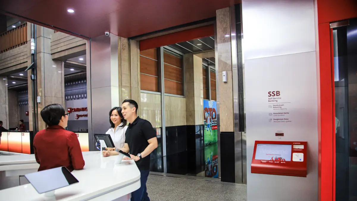 Suasana aktifitas pelayanan nasabah di Bank CIMB Niaga Syariah di Jakarta, Selasa (28/07/2026). (Hanung Hambara/Jawa Pos)