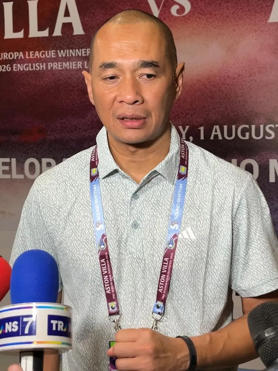 
Kurniawan Dwi Yulianto usai laga Indonesia All Stars vs Aston Villa. (Andika Rachmansyah/JawaPos.com)