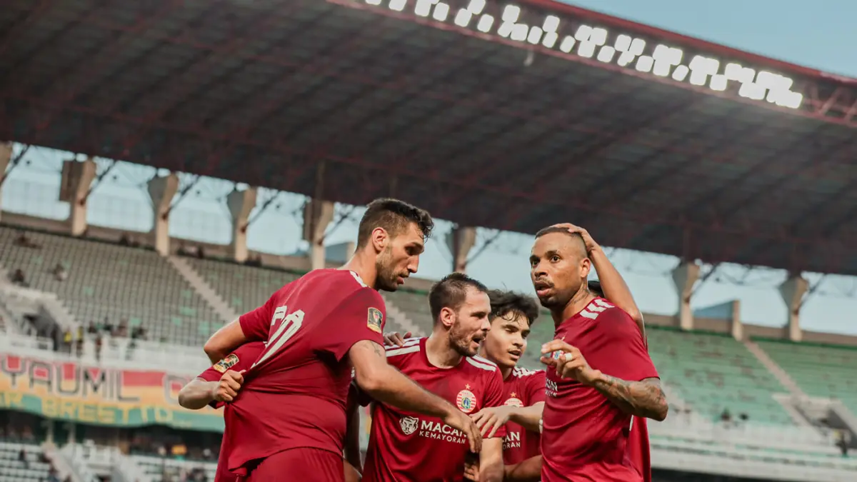 Pemain Persija Gustavo Almaida merayakan selebrasi usai menjebol gawang PSMS dalam pertandingan Grup B Piala Presiden 2026 di Stadion Gelora Bung Tomo, Surabaya, Jawa Timur, Sabtu (1/8). (Riana Setiawan/ Jawa Pos)
