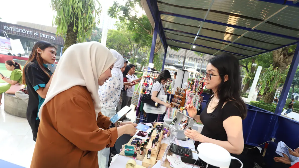 pembukaan pameran dan bazar Local Finds Market by LAKSMI di Tribeca Park, Central Park Mall, Jakarta, Sabtu (1/8/2026).