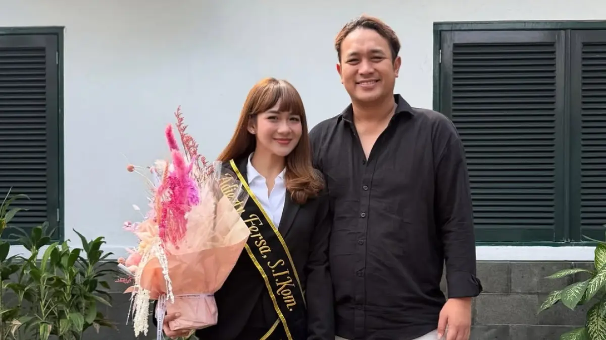 Adiezty Fersa Rampungkan Perkuliahan, Gilang Dirga Termotivasi Dapat Gelar Sarjana