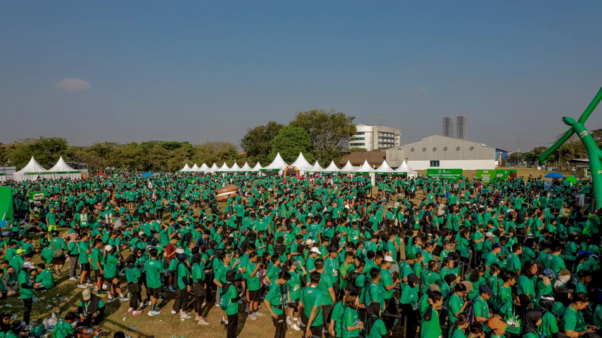 Antusiasme masyarakat Surabaya yang mengikuti kategori Family Run 2,5K MILO ACTIV Indonesia Race 2026 Surabaya Series.