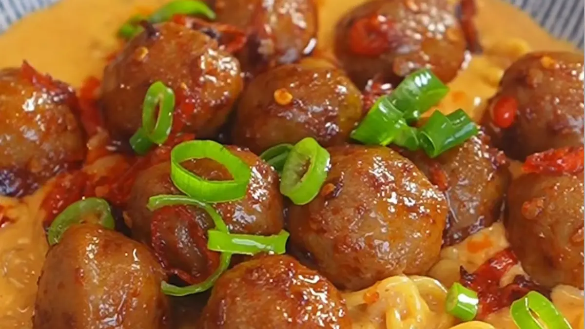 Resep Spicy Creamy Ramen Bakso Grill, Mi Kuah Pedas Gurih yang Bikin Nagih