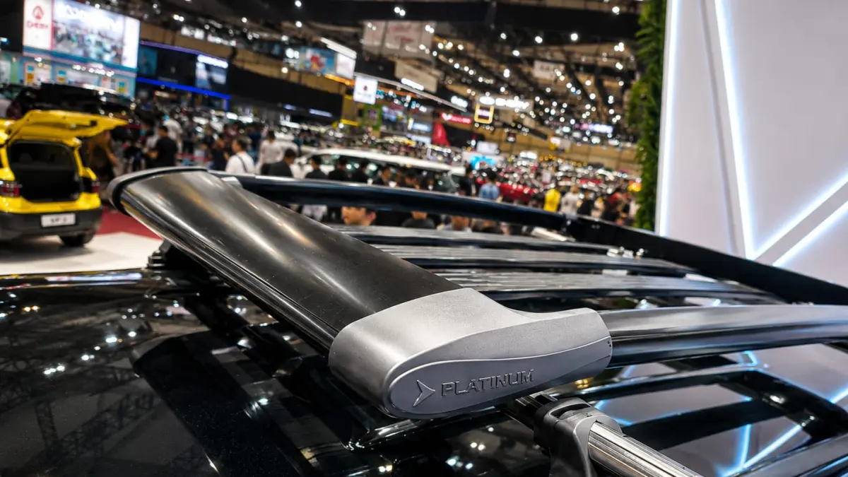 Roof rack melengkapi konsep adventure VinFast VF MPV 7 sekaligus menambah kapasitas pengangkutan bagasi. 