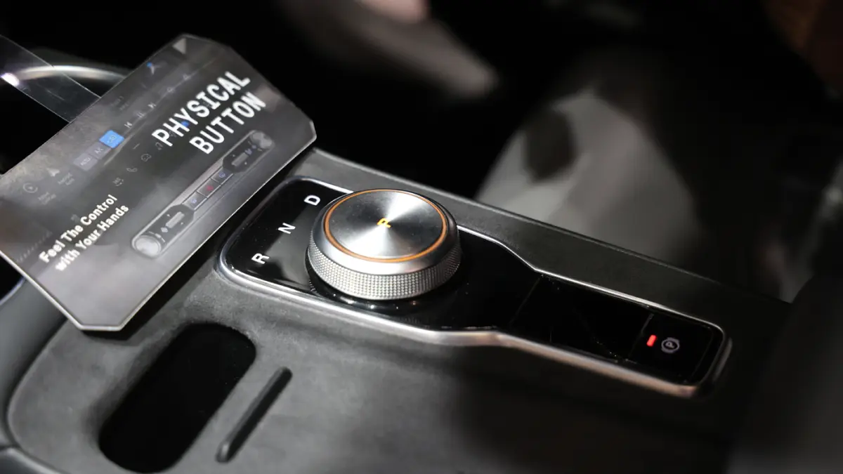 Mobil MG S5 EV pada ajang GIIAS 2026. (Dery Ridwansah/ JawaPos.com)