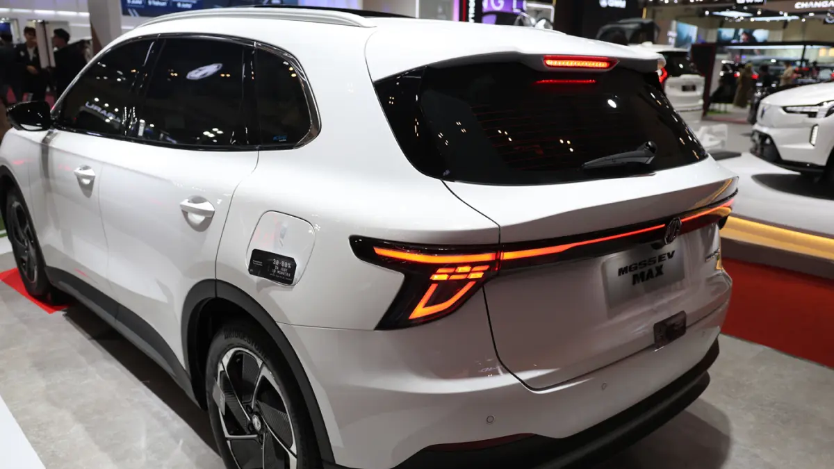 Mobil MG S5 EV pada ajang GIIAS 2026. (Dery Ridwansah/ JawaPos.com)