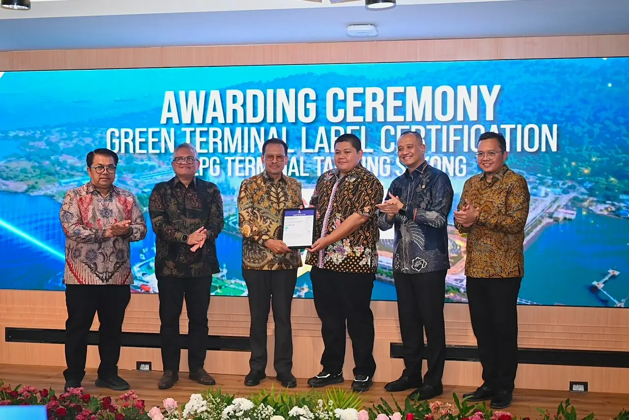 Terminal LPG Tanjung Sekong yang dikelola PT Pertamina Energy Terminal (PET), anak usaha PT Pertamina International Shipping (PIS), resmi meraih Green Terminal Label Certification (GTLC) bintang 2 dari Bureau Veritas (BV).&nbsp;(Dok. Pertamina)