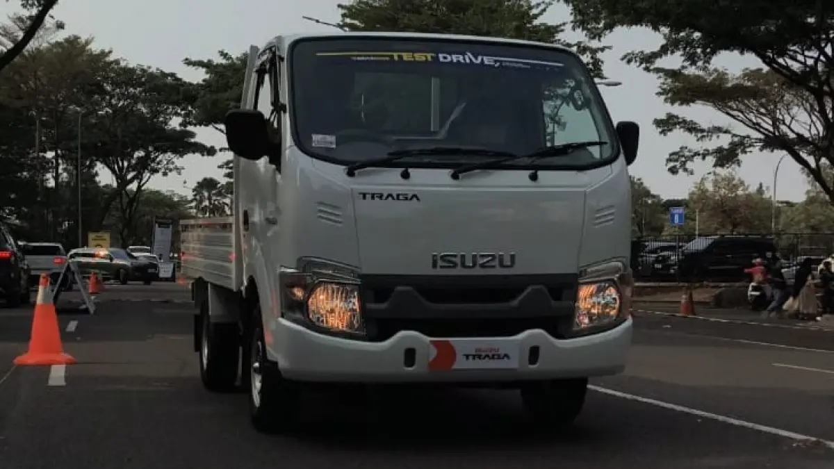 Isuzu Traga saat dicoba di area tes drive GIIAS 2026. (Dony/JawaPos.com) - Image