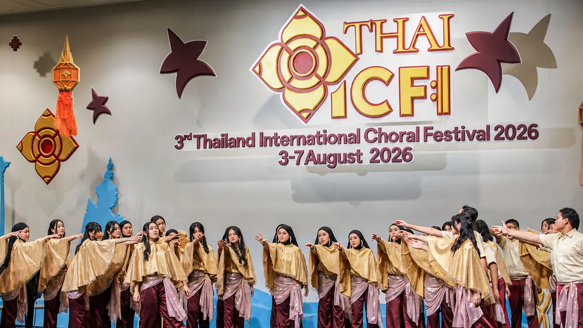 Paduan Suara SMP Negeri 1 Surabaya saat tampil dala. ajang 3rd Thailand International Choral Festival (Thai ICF) 2026 di Bangkok, Thailand. (Dokumentasi Dispendik Surabaya) - Image