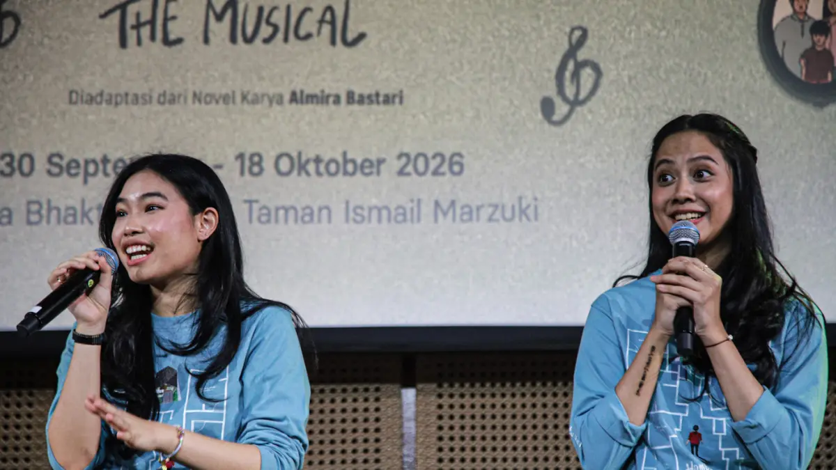 Pemeran Kaluna Kalya Islamadina (kiri) dan Pemeran Alternate Kaluna Chintana Jo menyampaikan sambutannya saat press conference di Galeri Indonesia Kaya, Jakarta, Kamis (06/08/2026). (Hanung Hambara/Jawa Pos)