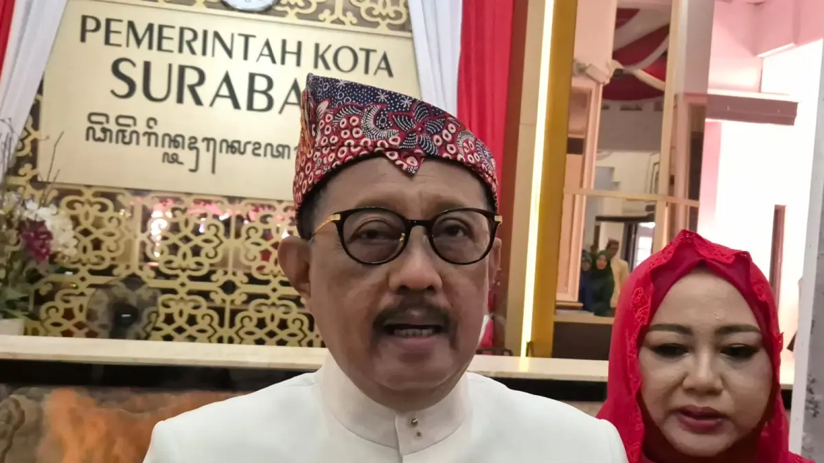 Wakil Wali Kota Surabaya, Cak Ji menanggapi gugatan Rp 25 miliar terhadap dirinya, buntut kasus penyerobotan paksa ruko di Ngagel Jaya. (Novia Herawati/ JawaPos.com) - Image