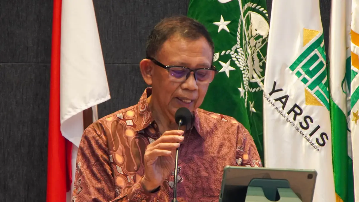 Guru Besar Fakultas Kedokteran Universitas Airlangga (Unair) Prof. Dr. Soedarsono, Sp.P(K). (Humas Unusa) - Image