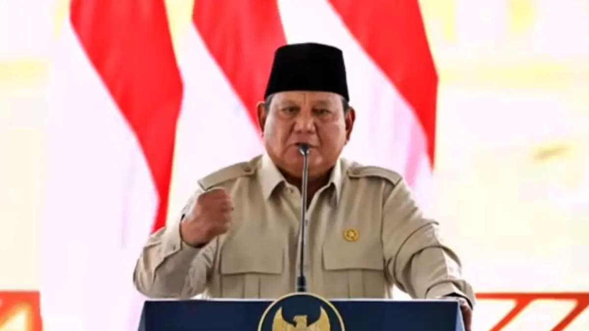 Presiden Prabowo Subianto saat pidato peresmian lima bendungan Indonesia yang terpusat di Lombok Barat, Jumat (10/7). (Sekretariat Presiden) - Image