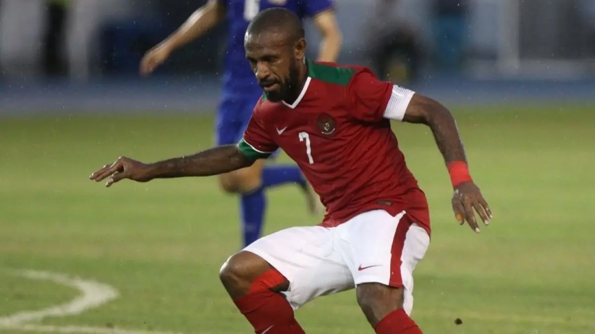 Boaz Solossa menjadi kapten timnas Indonesia saat leg pertama final Piala AFF 2016. (Istimewa)
