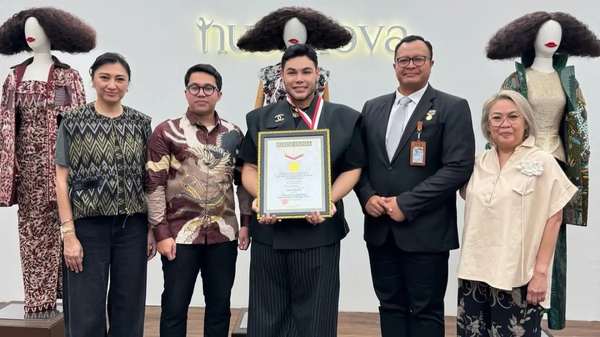 Desainer Ivan Gunawan meraih penghargaan MURI lewat pameran Nusanova 2.0 Sekar Jagat, mengangkat batik khas Madura. (Instagram: ivan_gunawan) - Image