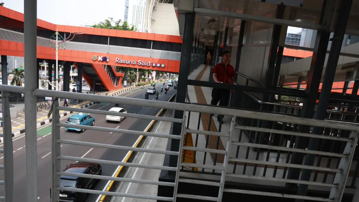 Jembatan Penyeberangan Orang (JPO) Kuningan atau yang dikenal dengan sebutan JPO Love-Hate Relationship yang terdapat pagar pembatas di kawasan Jalan HR Rasuna Said, Kuningan, Jakarta Selatan, Senin (10/8/2026). (Dery Ridwansah/ JawaPos.com)