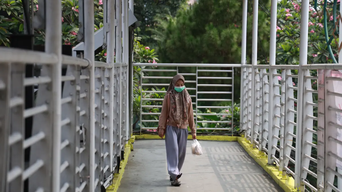 Jembatan Penyeberangan Orang (JPO) Kuningan atau yang dikenal dengan sebutan JPO Love-Hate Relationship yang terdapat pagar pembatas di kawasan Jalan HR Rasuna Said, Kuningan, Jakarta Selatan, Senin (10/8/2026). (Dery Ridwansah/ JawaPos.com)