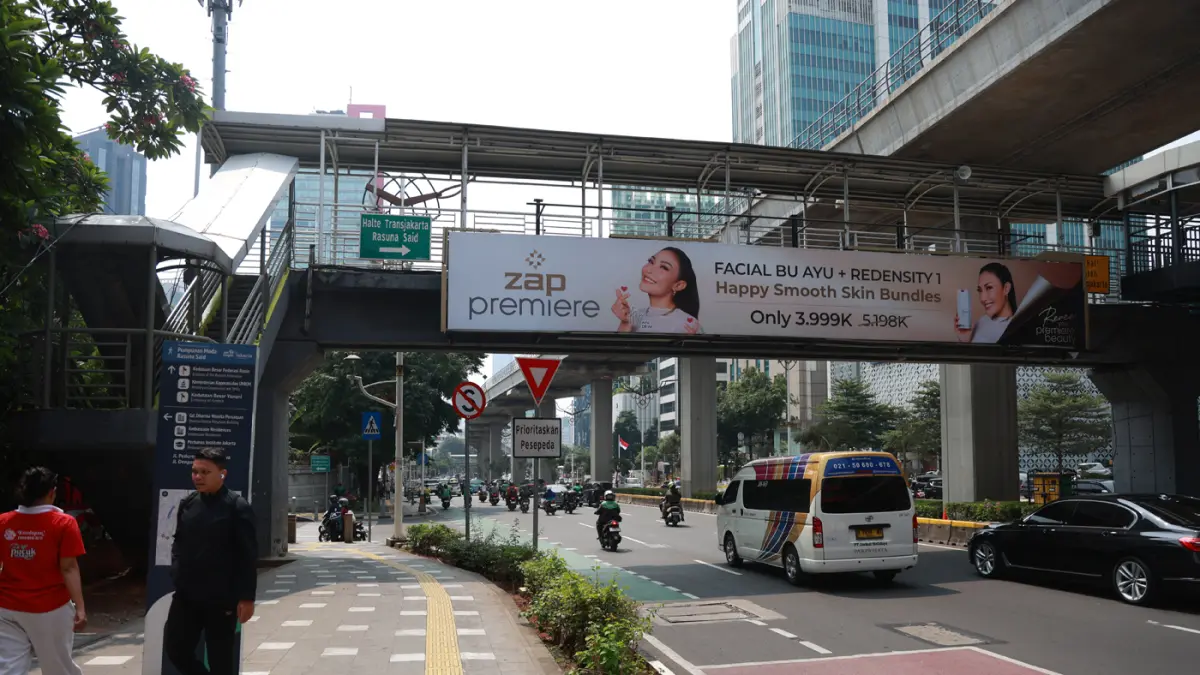 Jembatan Penyeberangan Orang (JPO) Kuningan atau yang dikenal dengan sebutan JPO Love-Hate Relationship yang terdapat pagar pembatas di kawasan Jalan HR Rasuna Said, Kuningan, Jakarta Selatan, Senin (10/8/2026). (Dery Ridwansah/ JawaPos.com)