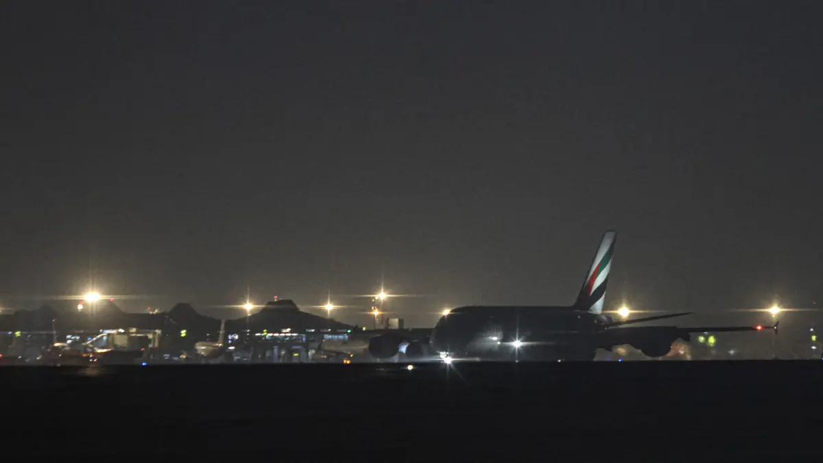 pesawat Airbus A380 milik maskapai Emirates di Bandara Soekarno-Hatta, Tangerang, Sabtu (08/08/2026). (Hanung Hambara/Jawa Pos)