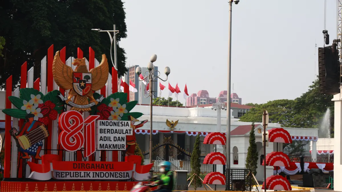 Istana Merdeka Bersolek Jelang HUT RI ke-81 - Image