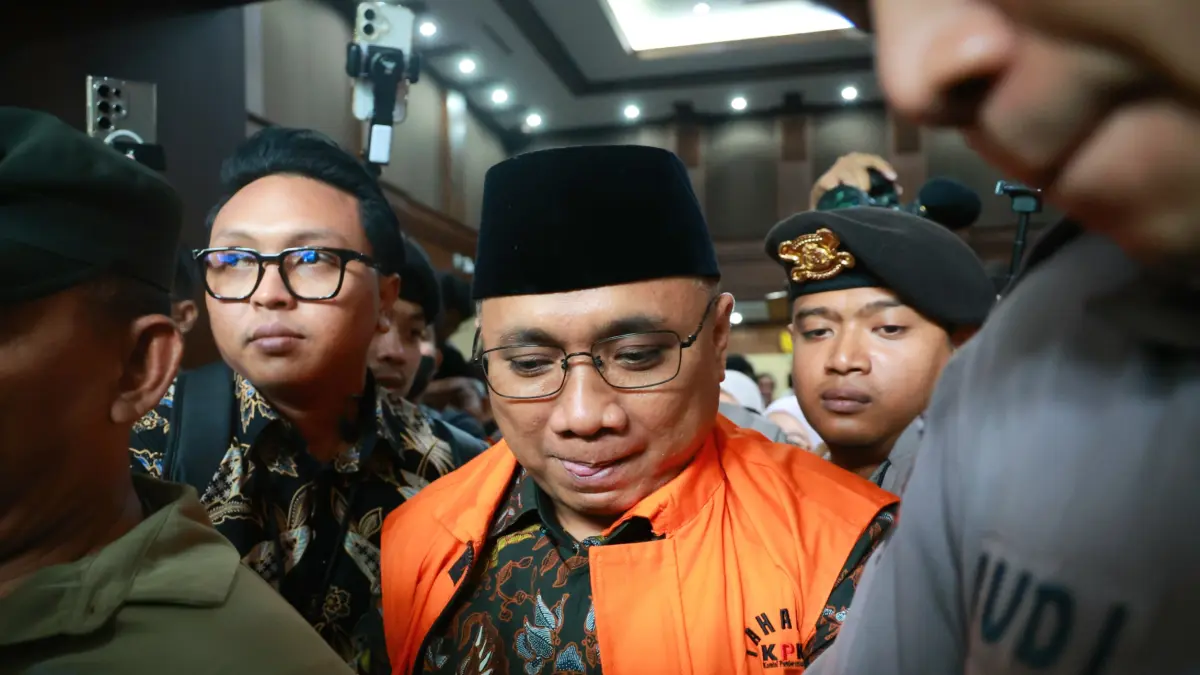 Tersangka kasus dugaan korupsi Yaqut Cholil Qoumas menjalani sidang perdana di Pengadilan Tipikor, Jakarta, Selasa (11/8/2026). (Dery Ridwansah/ JawaPos.com)