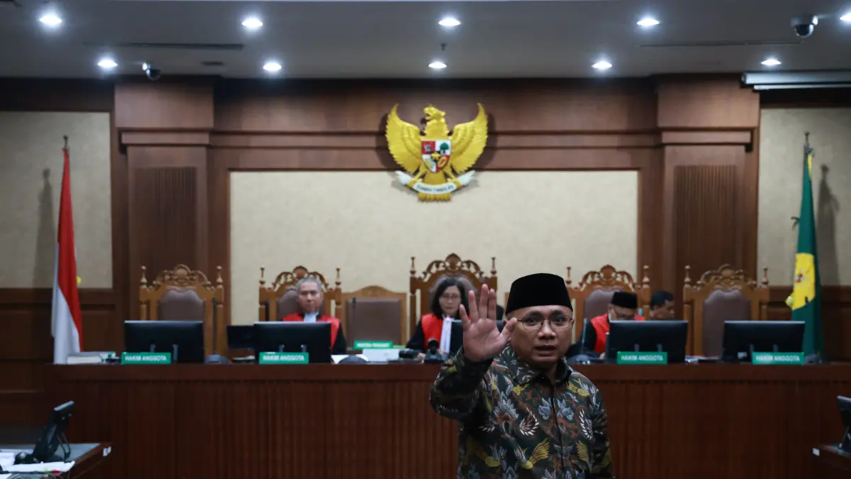 Tersangka kasus dugaan korupsi Yaqut Cholil Qoumas menjalani sidang perdana di Pengadilan Tipikor, Jakarta, Selasa (11/8/2026). (Dery Ridwansah/ JawaPos.com)