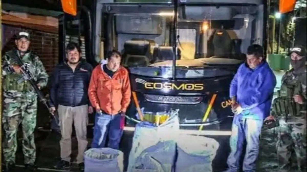 Bus berlogo Sao Paulo di Bolivia disita polisi usai ditemukan 86 Kg ganja. (Istimewa) - Image
