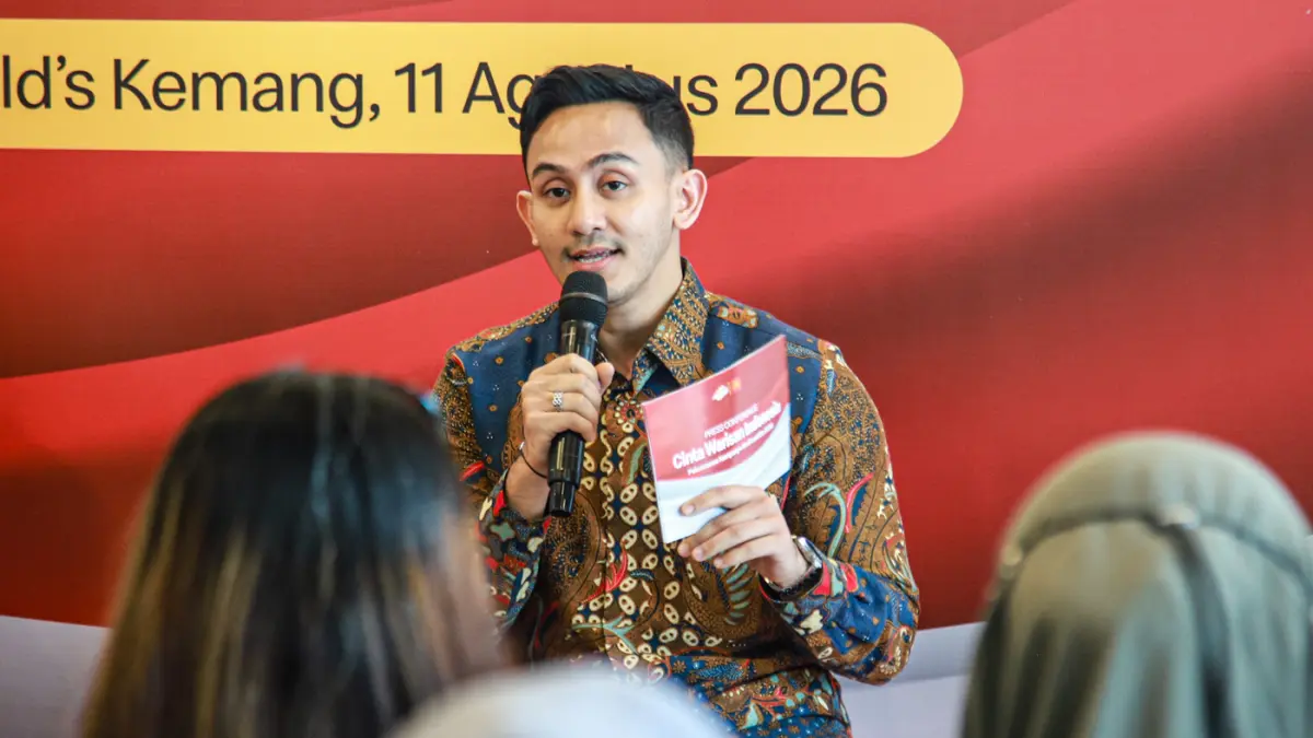 Chef Firhan memperkenalkan menu baru saat Kampanye 'Ini Rasa Kita' di McDonald's (McD) Kemang, Jakarta, Selasa (11/08/2026). (Hanung Hambara/Jawa Pos)